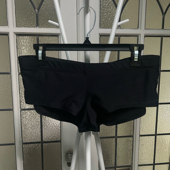 Top + Bottoms - Body Glove Bikini👙🌺✨ - Picture 3 of 4